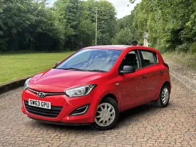 Used Hyundai i20 Classic 86 HP (63 kW) 2013 Red Hatchback