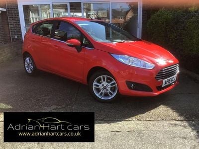 Usado Ford Fiesta Zetec 82 HP (60 kW) 2015 Vermelho Citadino