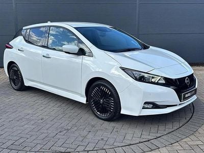Begagnad Nissan Leaf Shiro 110 kW (150 HK) 2023 Vit Halvkombi