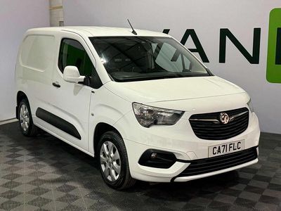 Used Vauxhall Combo Edition 100 HP (73 kW) 2021 White Van