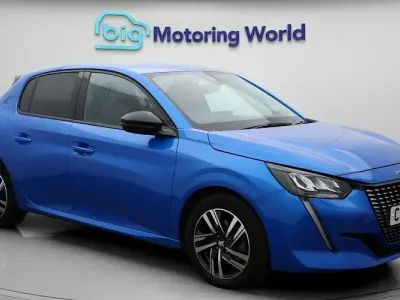 Second-hand Peugeot 208 Allure+ 102 CP (75 kW) 2023 Albastru Hatchback