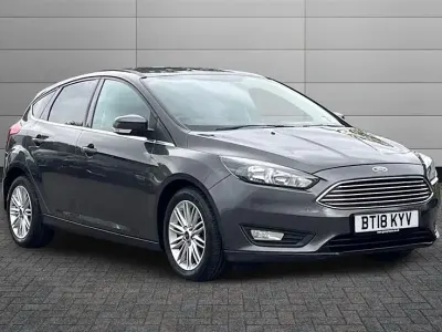 Begagnad Ford Focus Zetec 125 HK (91 kW) 2018 Grå Halvkombi
