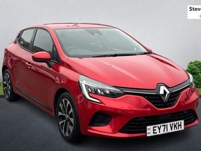 Used Renault Clio V Iconic 90 HP (66 kW) 2022 Hatchback