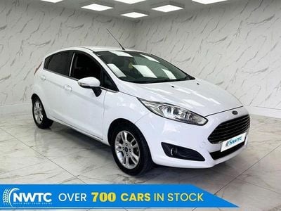 Begagnad Ford Fiesta Zetec 75 HK (55 kW) 2017 Vit Halvkombi