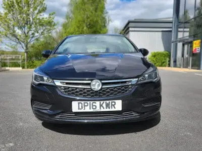 Używany Vauxhall Astra Design Edition 110 KM (80 kW) 2016 Czarny Hatchback