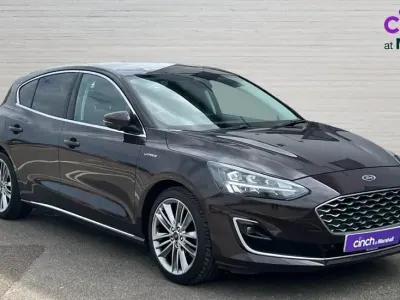 Używany Ford Focus Vignale 125 KM (91 kW) 2020 Dark mulberry (premium colour)