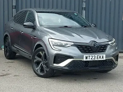 Begagnad Renault Arkana Engineered 142 HK (104 kW) 2023 Grå SUV