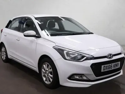 Used Hyundai i20 SE 84 HP (61 kW) 2016 White Hatchback