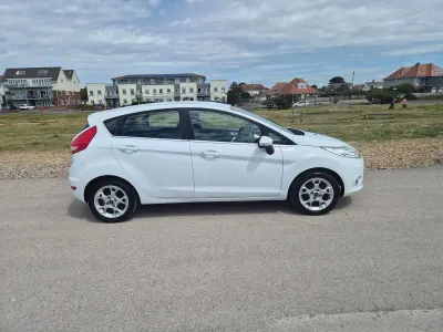 Used Ford Fiesta Zetec 96 HP (70 kW) 2012 White Hatchback