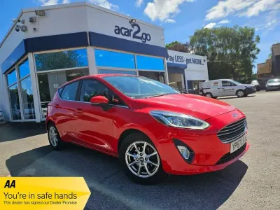 Used Ford Fiesta Zetec 85 HP (62 kW) 2017 Red Hatchback
