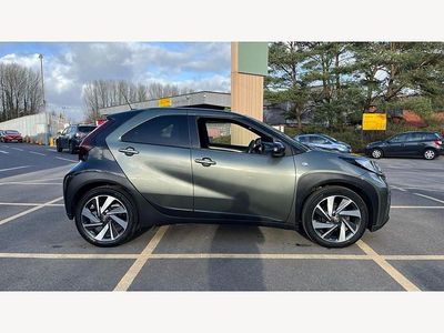 Used Toyota Aygo X 72 HP (52 kW) 2023 Green SUV