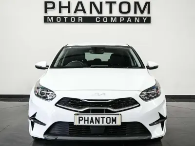 Usado Kia Ceed 158 HP (116 kW) 2022 Branco Citadino