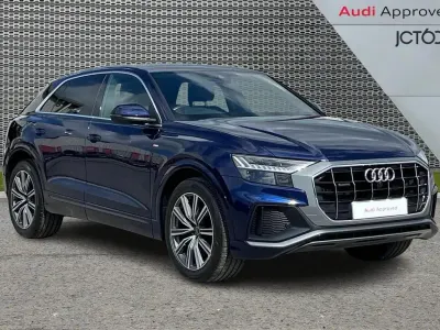 Begagnad Audi Q8 Comfort 286 HK (210 kW) 2023 Blå SUV
