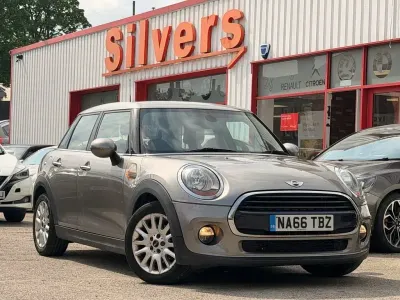 Begagnad Mini Cooper Hatch 136 HK (100 kW) 2016 Silver Halvkombi