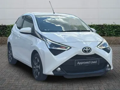 Used Toyota Aygo X-plore 72 HP (52 kW) 2019 White Hatchback