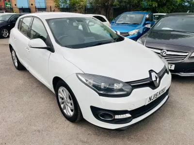 Used Renault Mégane Dynamique 2015 White Hatchback