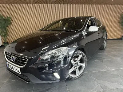 Used Volvo V40 R-Design 120 HP (88 kW) 2015 Black Hatchback