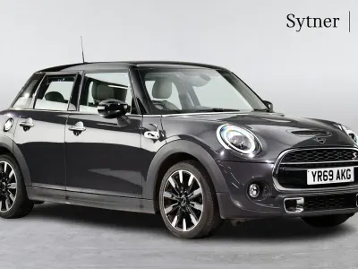 Usado Mini Cooper S Exclusive 189 HP (139 kW) 2019 Cinzento Citadino