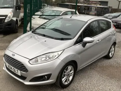 Używany Ford Fiesta Zetec 82 KM (60 kW) 2014 Srebrny Hatchback