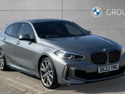 Usado BMW M135 Comfort Edition 306 CV (225 kW) 2023 Gris Utilitario
