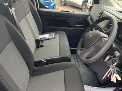 White Used 2023 Peugeot Expert Premium Van | £19,000 (A bit pricey)