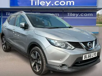 Used Nissan Qashqai N-Connecta 163 HP (119 kW) 2016 Silver SUV