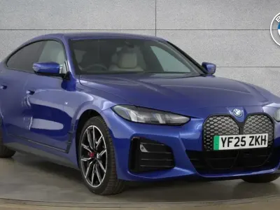 Begagnad BMW i4 M Sport 207 kW (282 HK) 2025 Blå Sedan