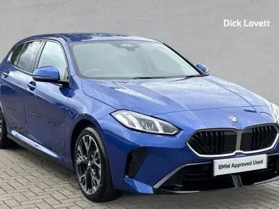 Begagnad BMW 120 M Sport 168 HK (123 kW) 2026 Blå Halvkombi