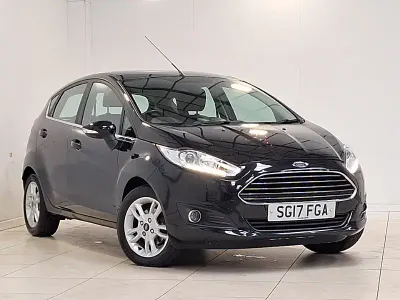 Usado Ford Fiesta Zetec 82 HP (60 kW) 2017 Preto Citadino
