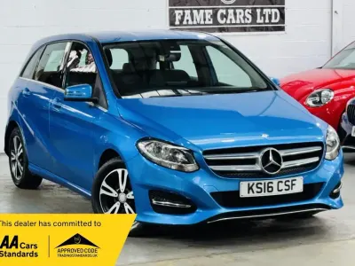Usado Mercedes B180 SE 2016 Azul Monovolume