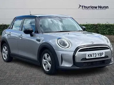 Usado Mini Cooper Classic 136 HP (100 kW) 2023 Prateado Citadino