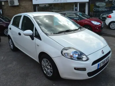 Used Fiat Punto Pop 69 HP (50 kW) 2017 White Hatchback