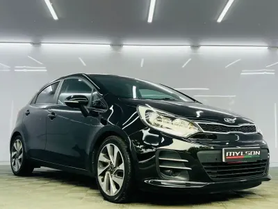 Begagnad Kia Rio 89 HK (65 kW) 2017 Svart Halvkombi