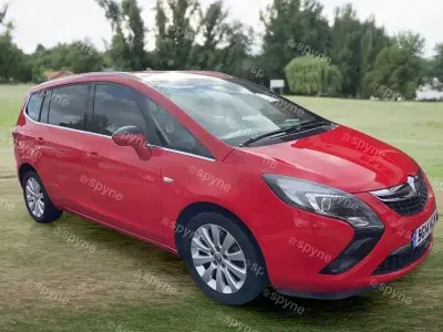Used Vauxhall Zafira Tourer 140 HP (102 kW) 2014 Red MPV