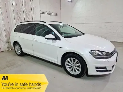 Begagnad VW Golf VII LOUNGE 105 HK (77 kW) 2015 Vit Kombi