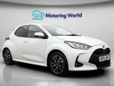Used Toyota Yaris Design 116 HP (85 kW) 2021 White Hatchback