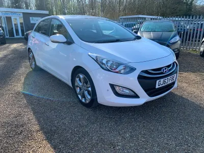 Begagnad Hyundai i30 Premium 2013 Vit Halvkombi