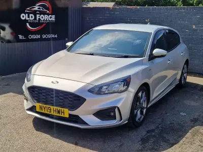 Used Ford Focus ST-Line 125 HP (91 kW) 2019 Silver Hatchback
