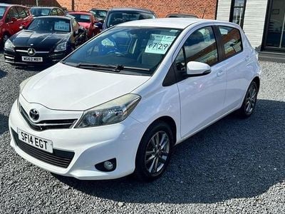 Used Toyota Yaris 90 HP (66 kW) 2014 White Hatchback