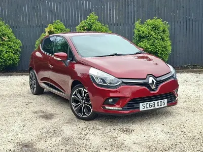 Used Renault Clio Iconic 90 HP (66 kW) 2018 Red Hatchback