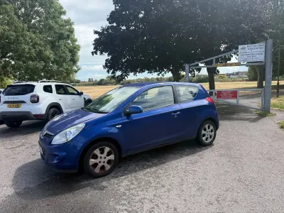 Used Hyundai i20 Comfort 78 HP (57 kW) 2010 Blue Hatchback