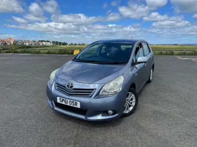 Used Toyota Verso 126 HP (92 kW) 2011 Blue MPV