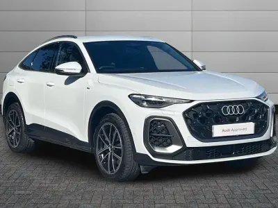 Used Audi Q5 Sportback Advanced 201 HP (147 kW) 2025 Glacier white SUV
