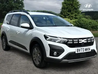 Usado Dacia Jogger Expression 141 CV (103 kW) 2023 Blanco Monovolumen