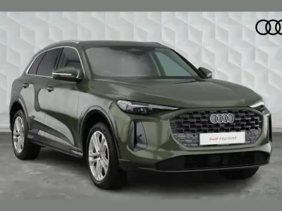 Używany Audi Q5 Sport 204 KM (150 kW) 2025 Zielony SUV