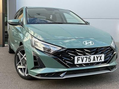 Used Hyundai i20 Premium 100 HP (73 kW) 2025 Mangrove green Hatchback