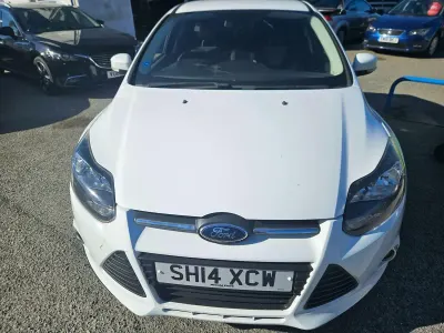 Used Ford Focus Zetec 125 HP (91 kW) 2014 White Hatchback