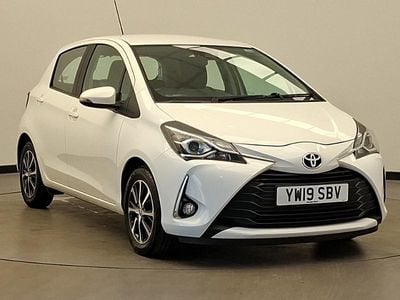 Used Toyota Yaris 111 HP (81 kW) 2019 White Hatchback