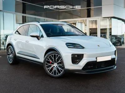 Begagnad Porsche Macan 380 kW (517 HK) 2024 Grå SUV