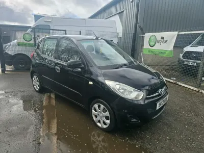 Käytetty Hyundai i10 Classic 85 HP (62 kW) 2013 Musta Viistoperä